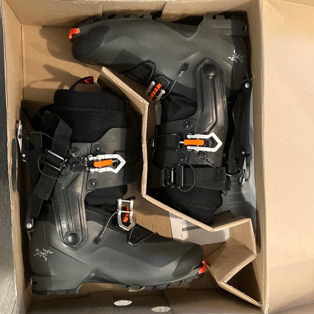 Brand New. Mens Arc’teryx Procline Alpine Touring Ski Boots. 27.5. Graphite.